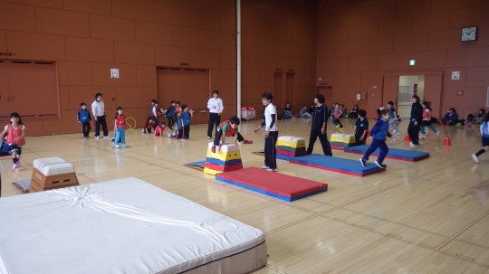 ../img/content/ たくさんのスポーツに触れるとともに、挨拶や集団行動もしっかり学びます。