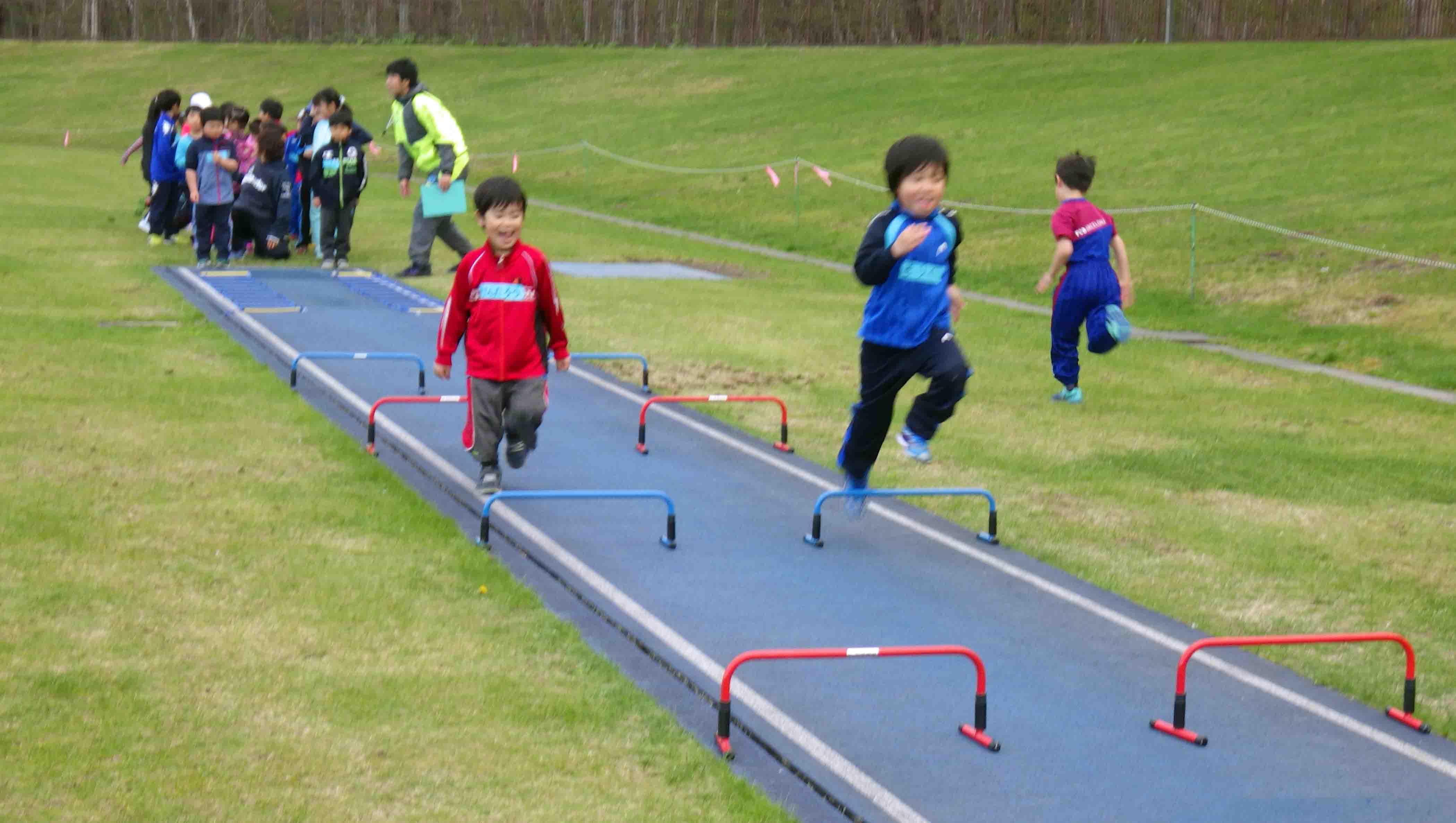 ../img/content/外部講師を迎え3日間、集中的に実施します。